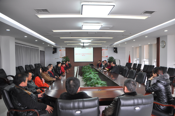集團(tuán)黨委、工會(huì)召開2015年春節(jié)困難職工慰問座談會(huì)
